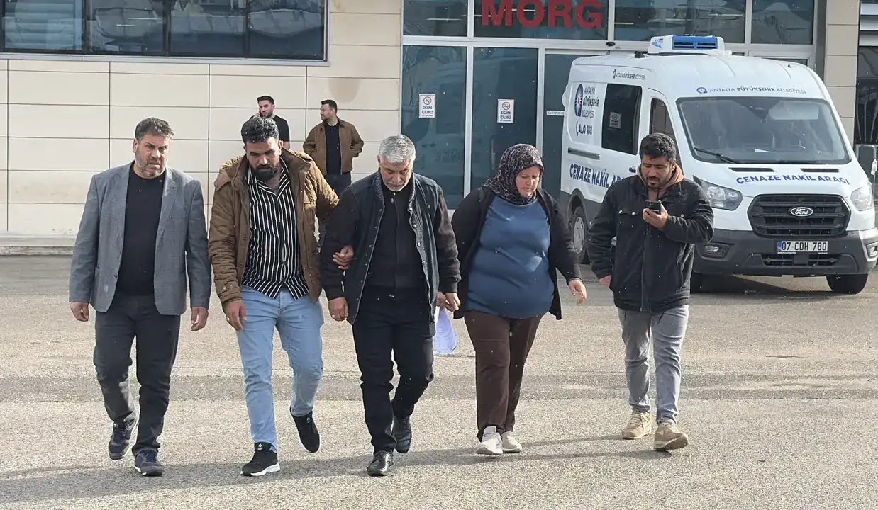 Konteyner Yangınında Yok Olan Ailenin Cenazeleri Alındı 7